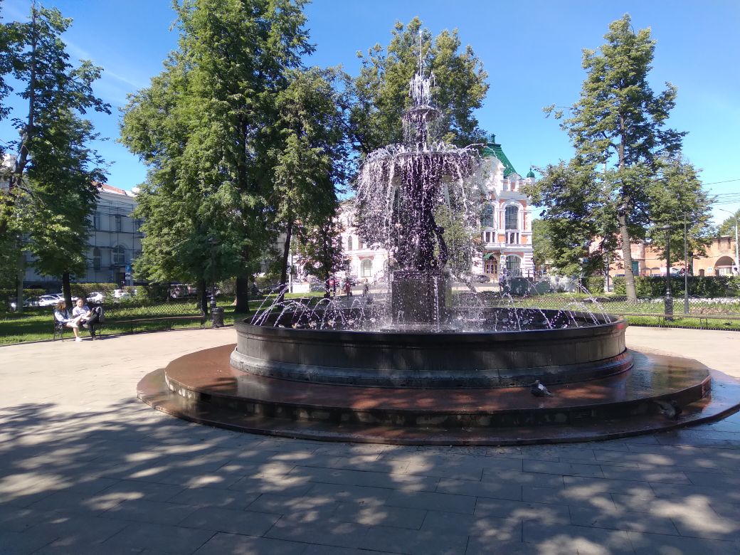 Воду в фонтанах Нижнего Новгорода стали менять чаще из-за жары