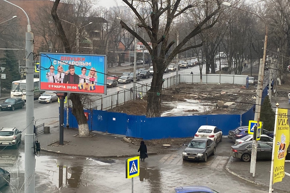 Строительство подземного пешеходного перехода на просп. Шолохова в Ростове приостановили