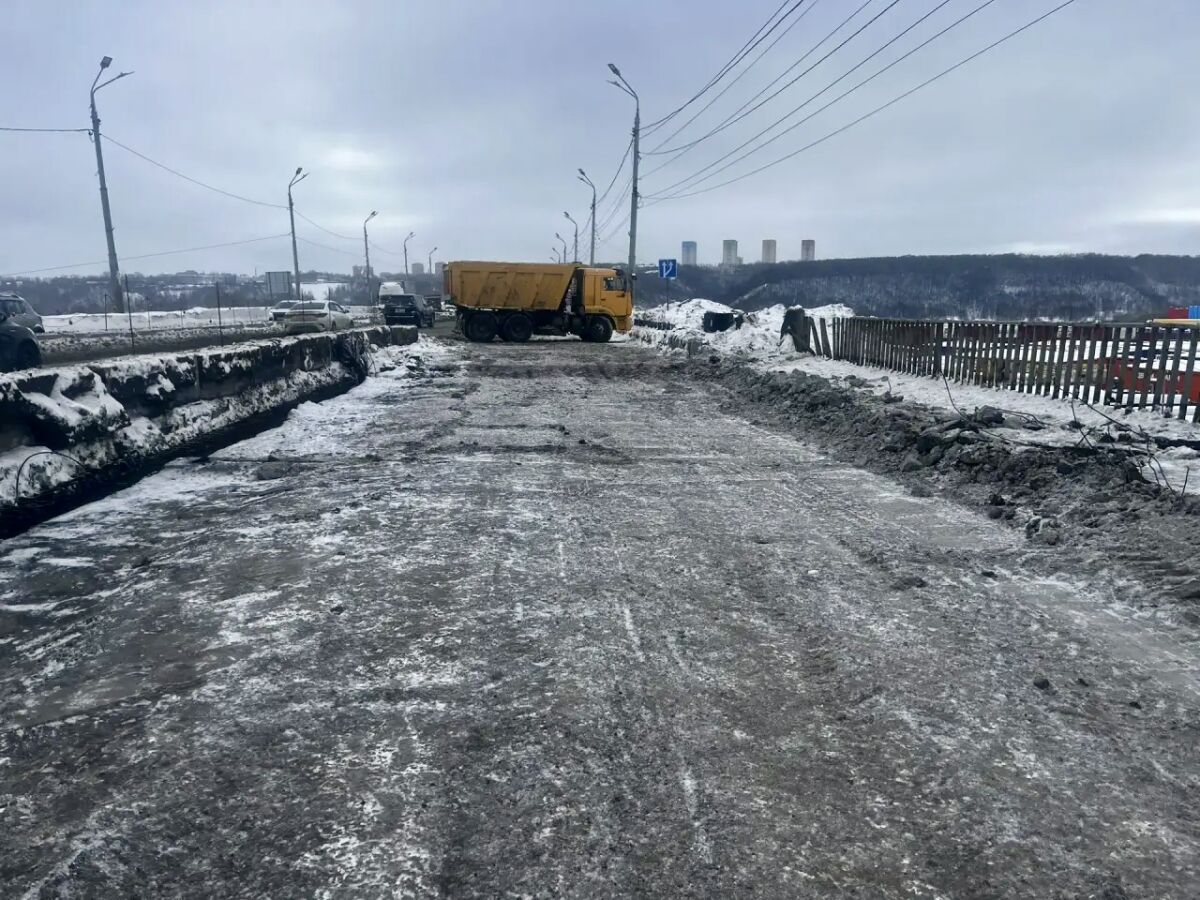 Завершающий этап капремонта начался на путепроводе у Мызинского моста  - фото 1