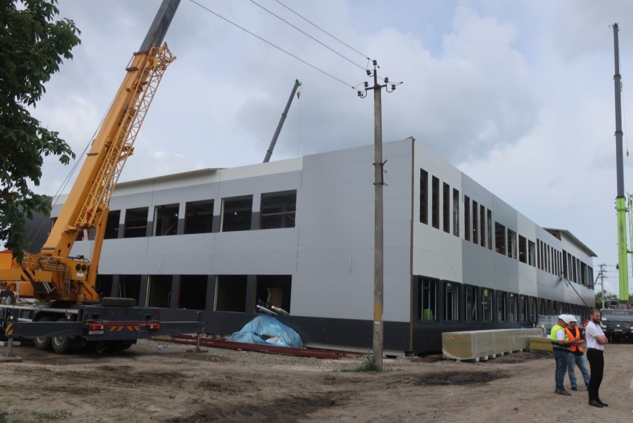 В Батайске к сентябрю откроют модульное здание начальной школы на 400 мест  - фото 1