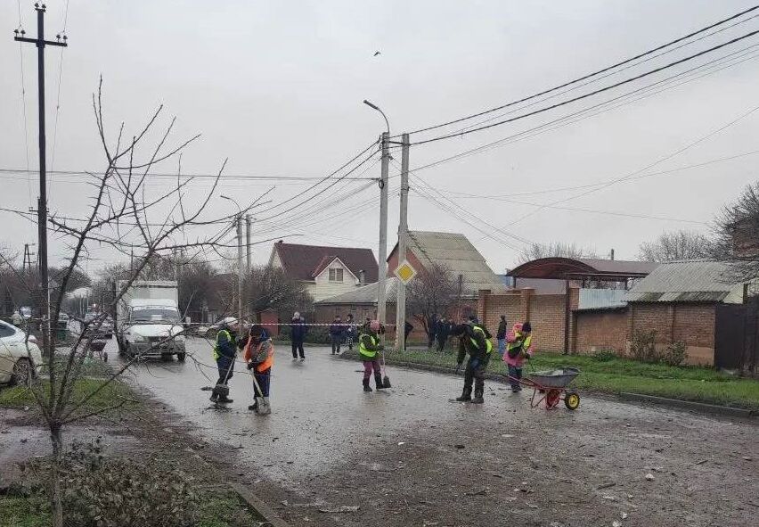 В Таганроге детонация обломков беспилотника повредила пять домов - фото 1