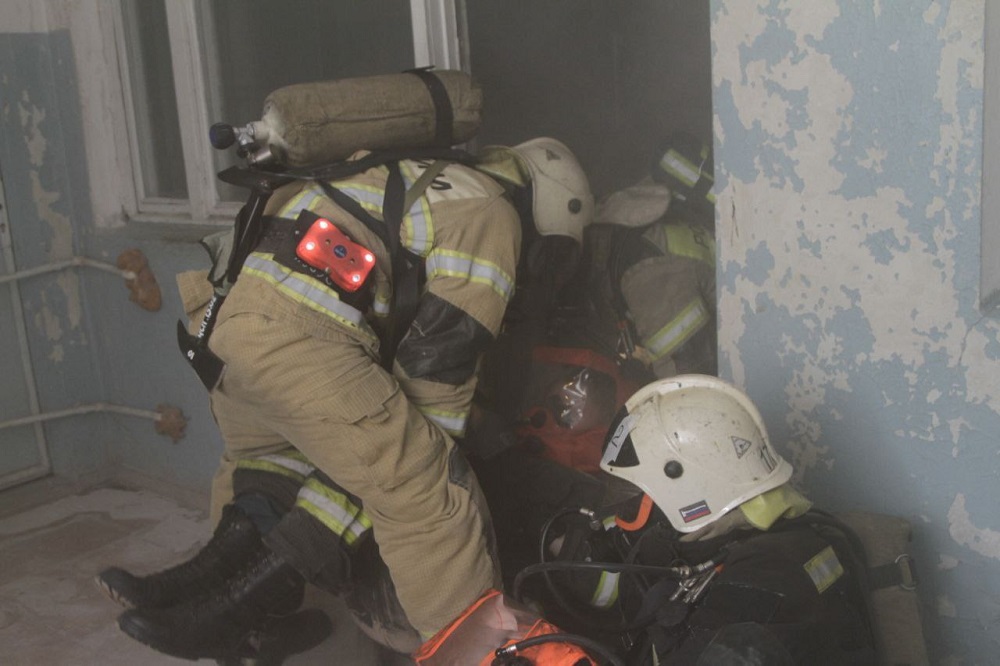 Ночью в ростовском микрорайоне Красный Аксай горела квартира - фото 1