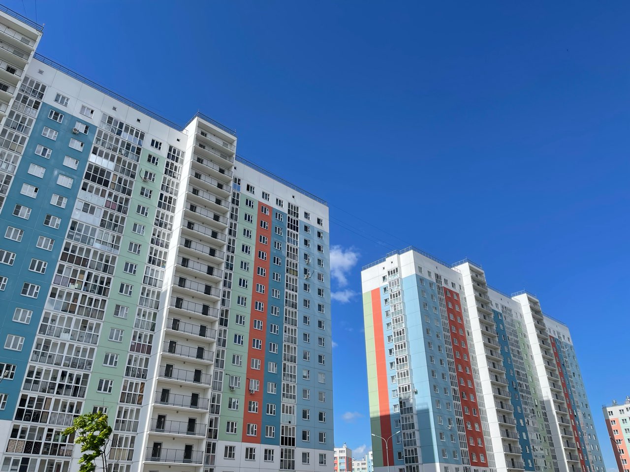 Вице-премьер Хуснуллин: ввод жилья в первом полугодии 2022 года вырос почти на 40%  - фото 1