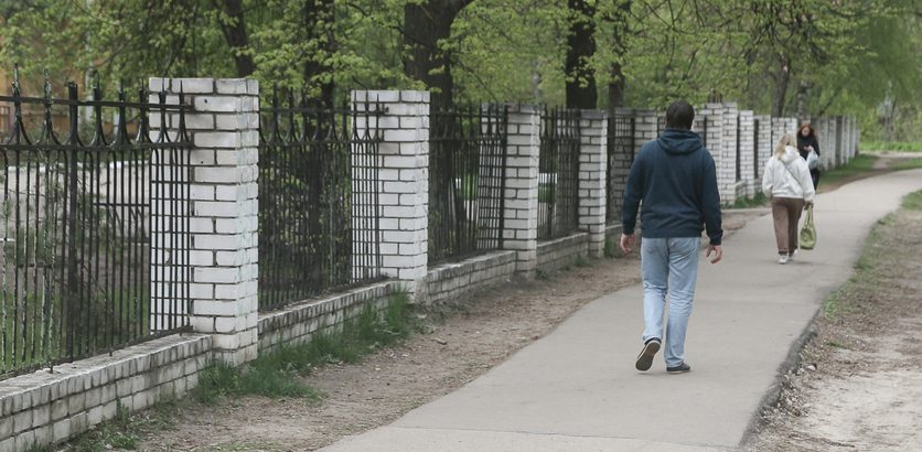 Нижегородцы пожаловались на неудовлетворительное состояние дороги у школы №93 - фото 1