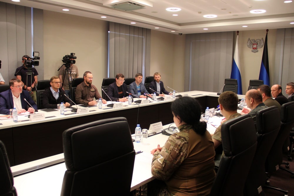 Губернатор Нижегородской области Глеб Никитин с рабочим визитом прибыл в Донбасс  - фото 1