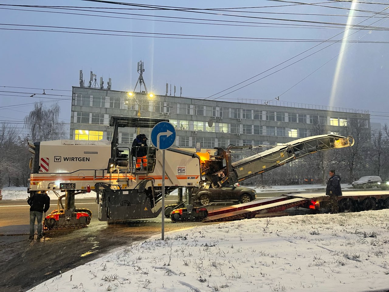 Более 460 машин вышли на уборку дорог от снега в Нижнем Новгороде - фото 1