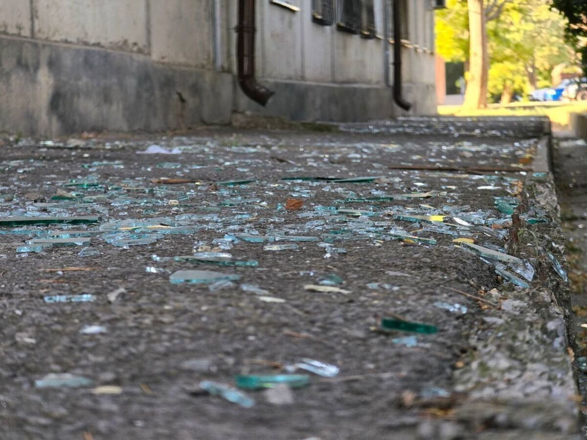 При атаке БПЛА в Ростовской области ранена девушка, повреждена школа - фото 1