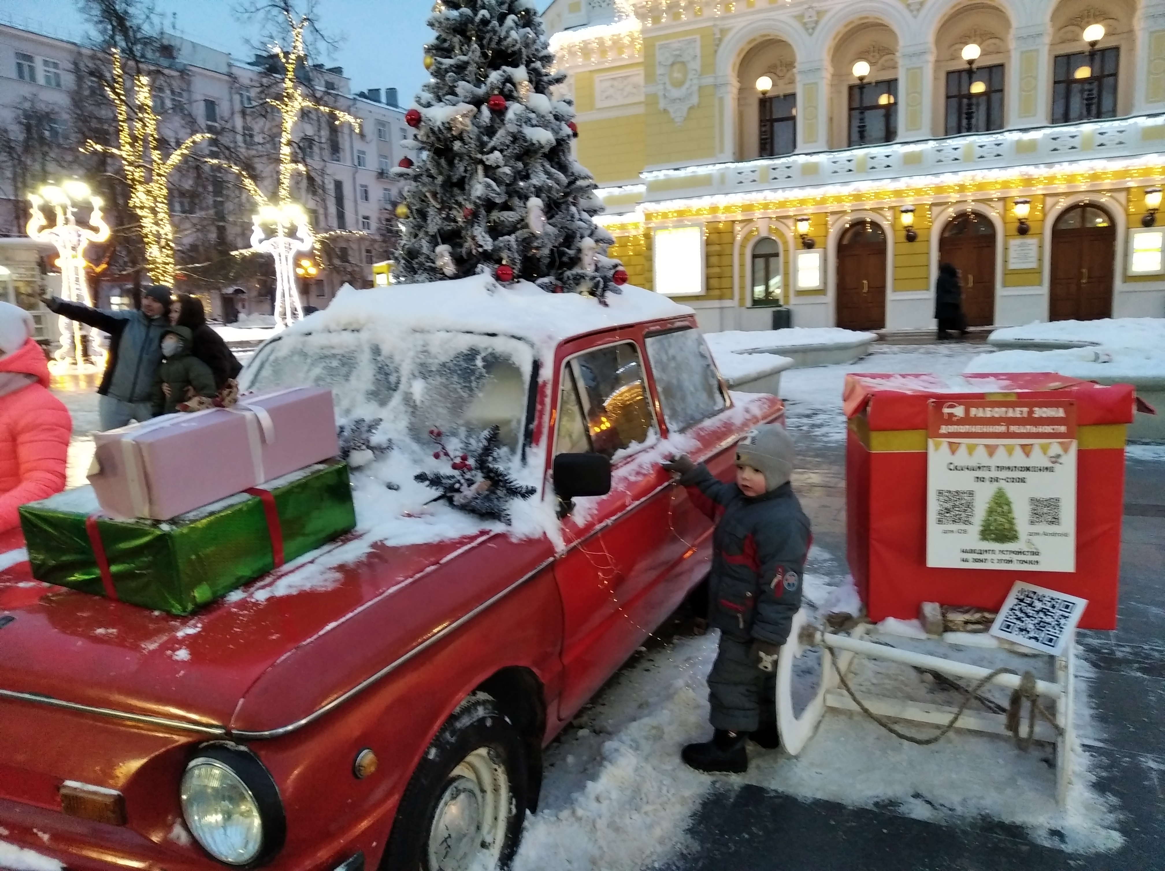 Полмиллиона рублей потратили на охрану фотозон «Горьковской елки»
